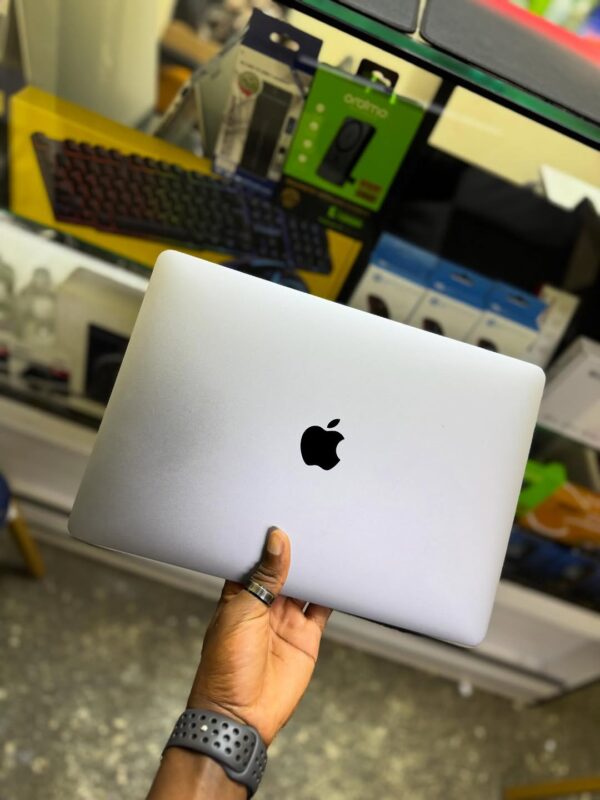 MacBook Pro 2020 13” M1 – 8GB RAM, 256GB SSD, Touch Bar, Space Grey (UK Used)